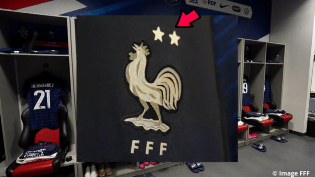 Les deux étoiles sur le maillot de l'équipe de France